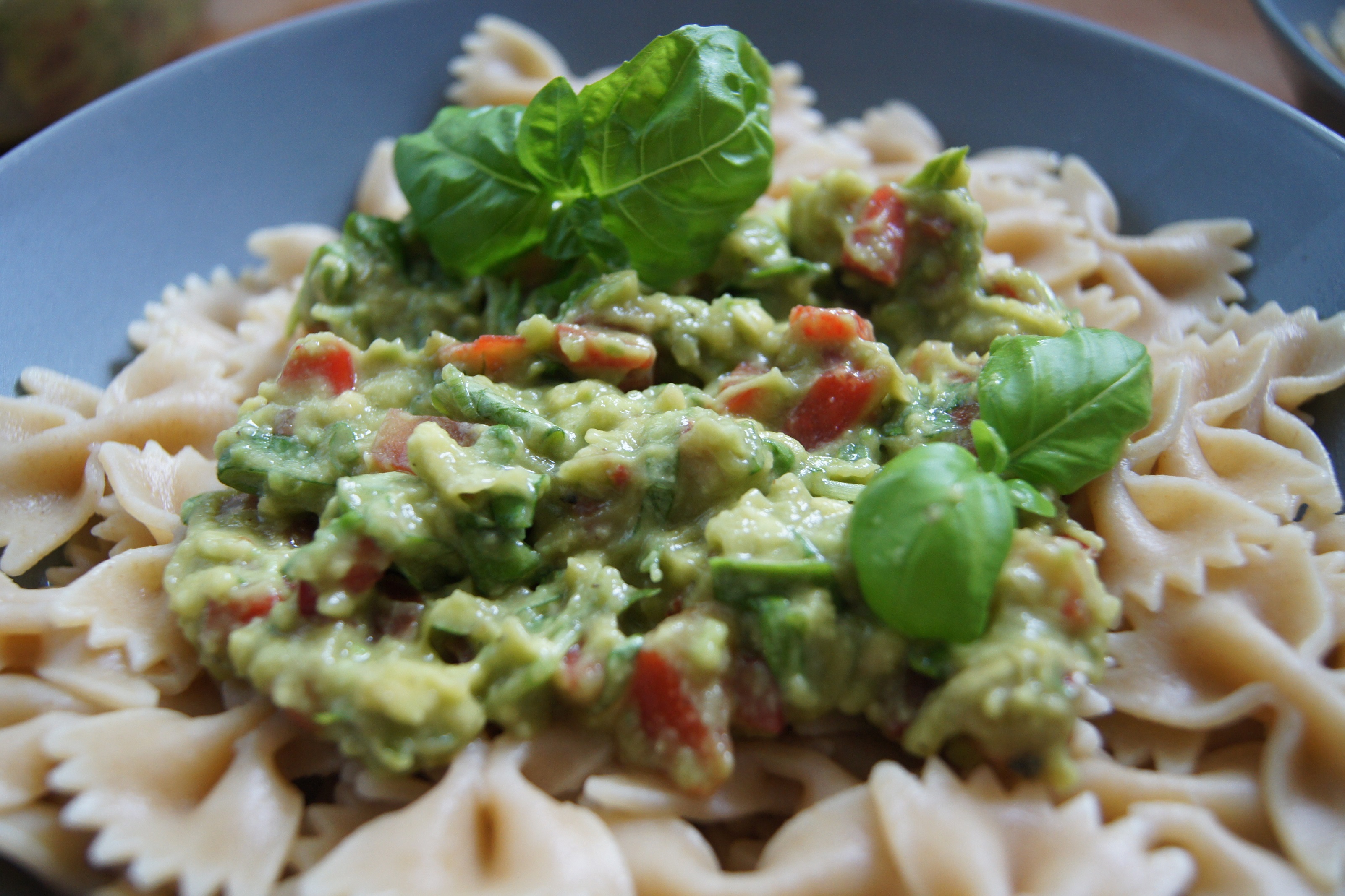 Nudeln mit einer Chili-Avocadocreme - Natürlich Lecker