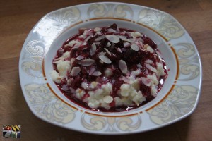 Mandel Milchreis mit heißen Beeren