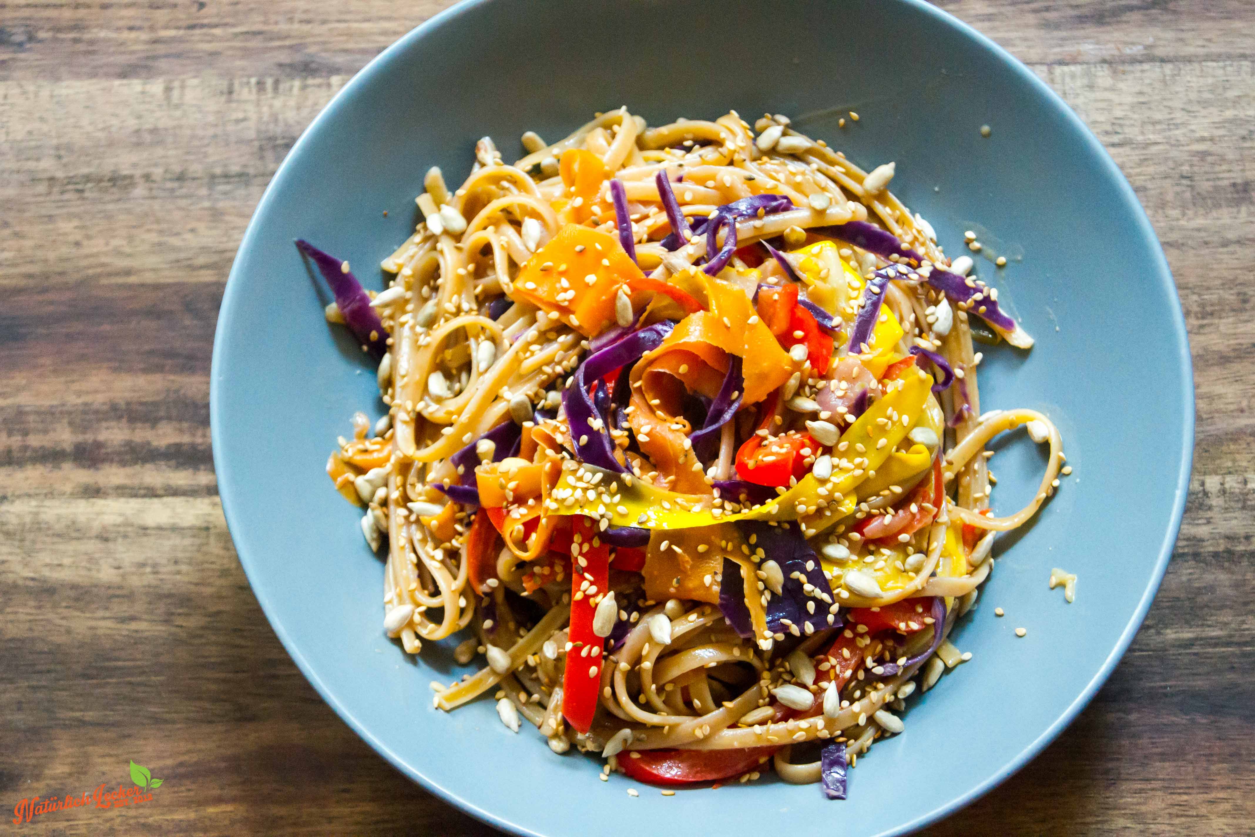 Pasta mit viel buntem Gemüse - Natürlich Lecker