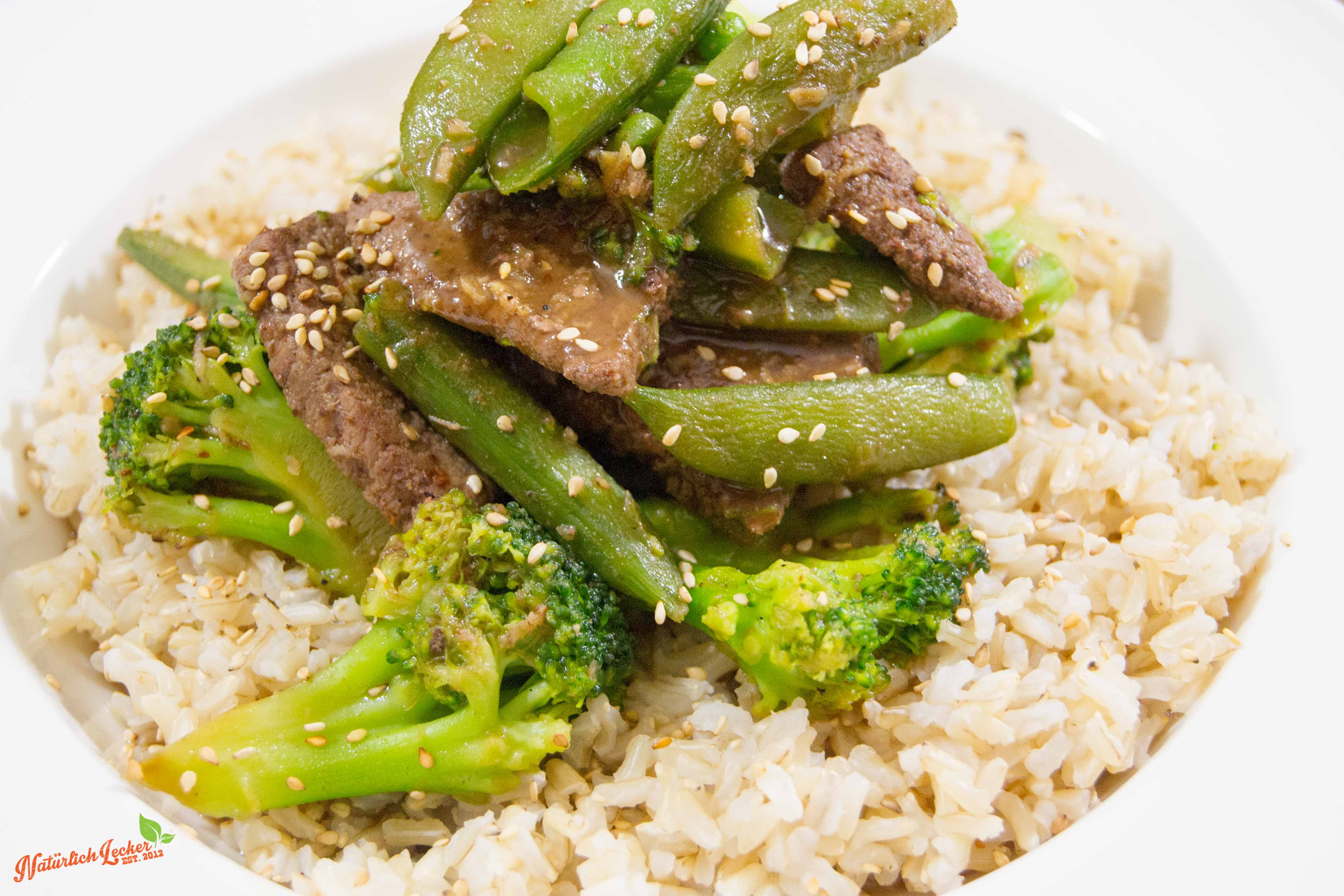 kurzgebratenes Rind mit grünem Gemüse | asiatisch - Natürlich Lecker