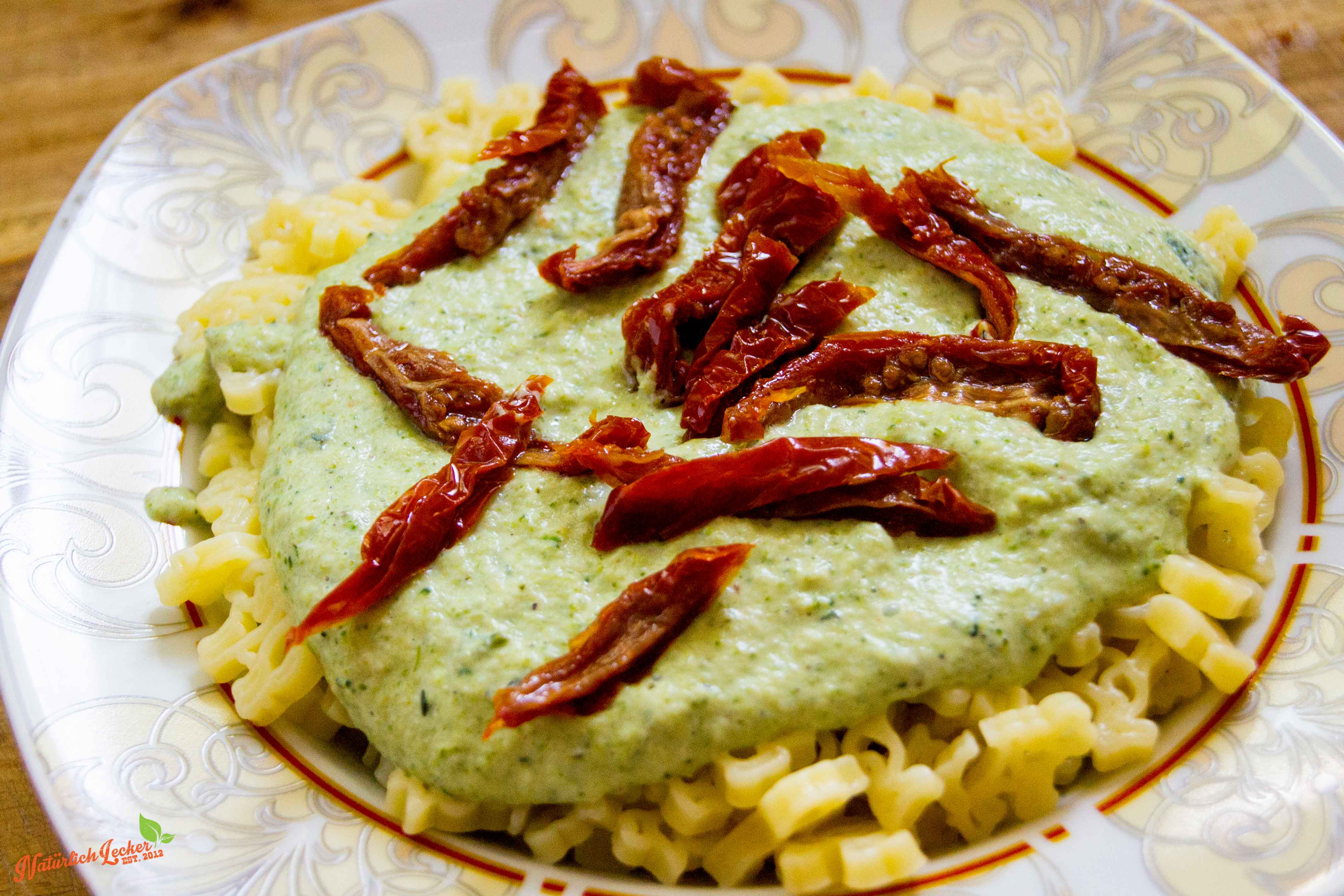 Brokkolisoße mit getrockneten Tomaten zu Nudeln - Natürlich Lecker